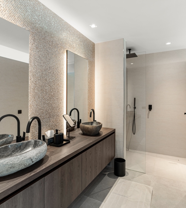 Resa Estates luxury vila Can Furnet modern Villa moderna bathroom 2.jpg